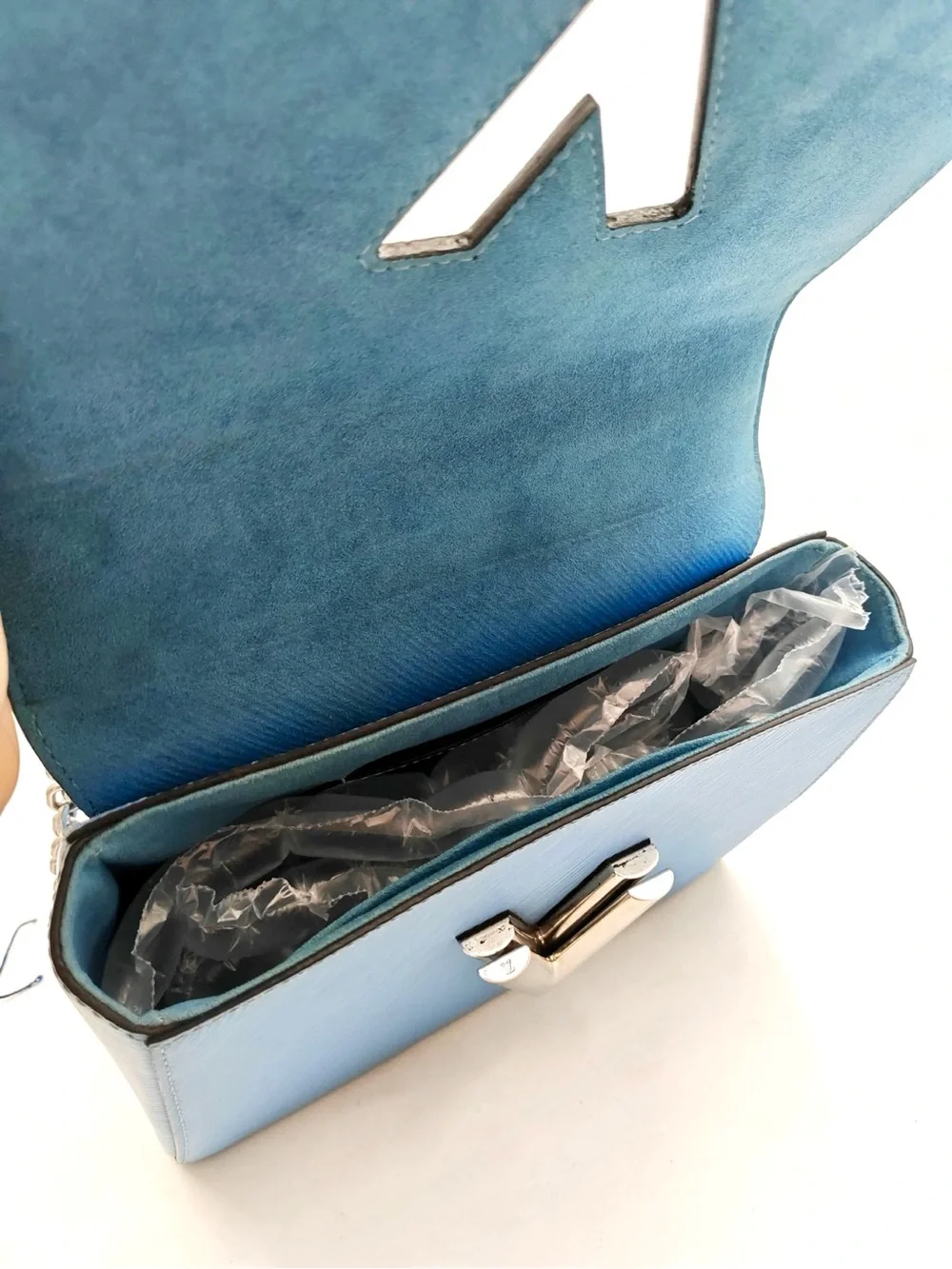 Authentic Louis Vuitton Twist MM Blue Epi Leather Limited Edition Bird Crossbody - Picture 12 of 15